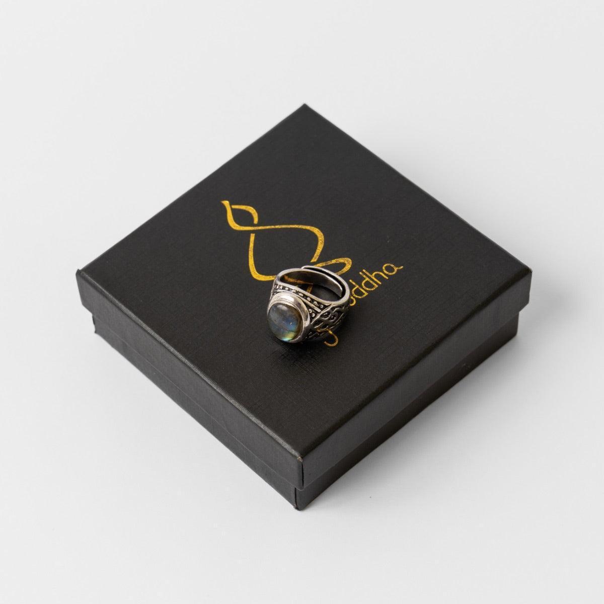 Bague de style antique en Labradorite (taille ajustable)