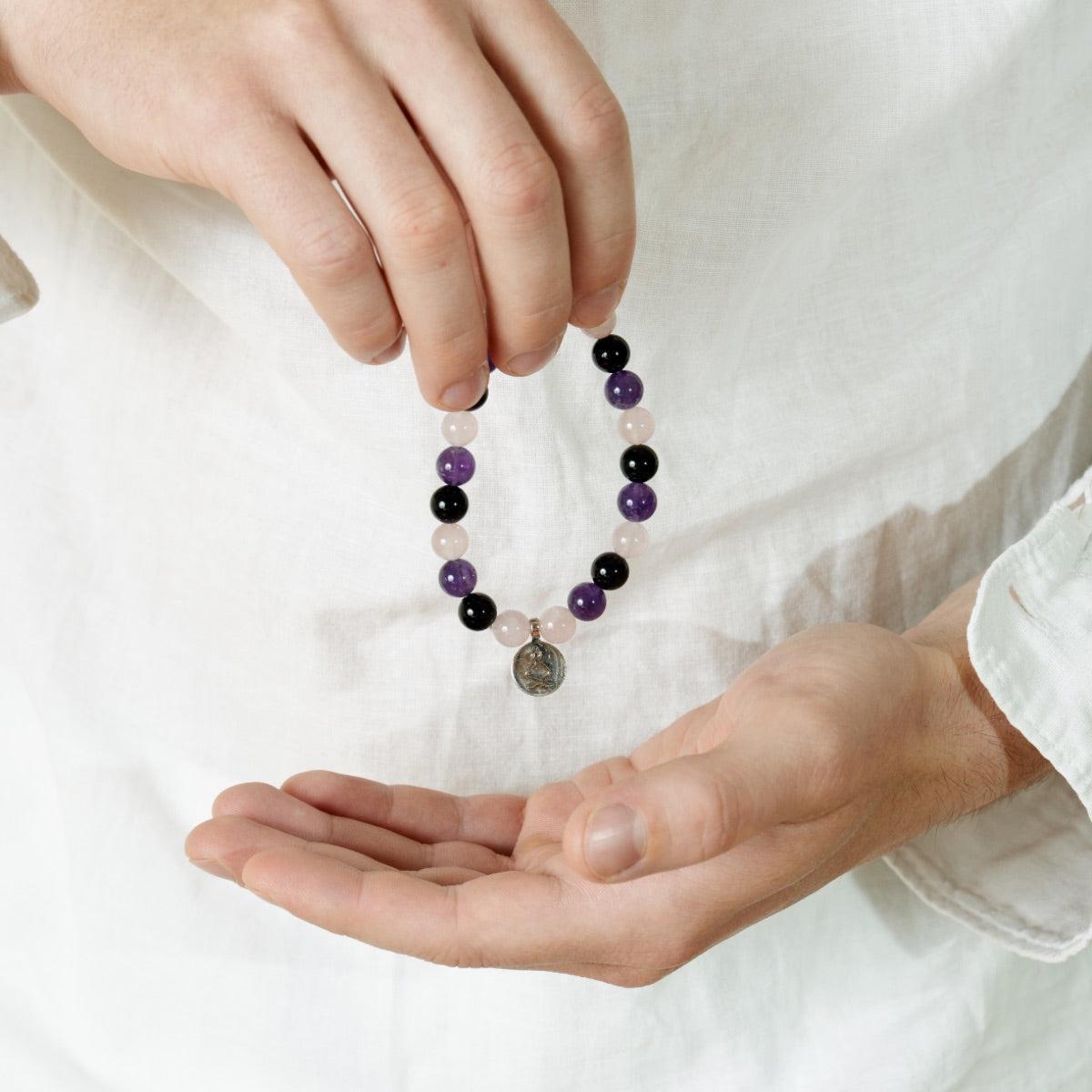 Bracelet « Créativité et Régénération » en Quartz Rose, Améthyste et Onyx Noir