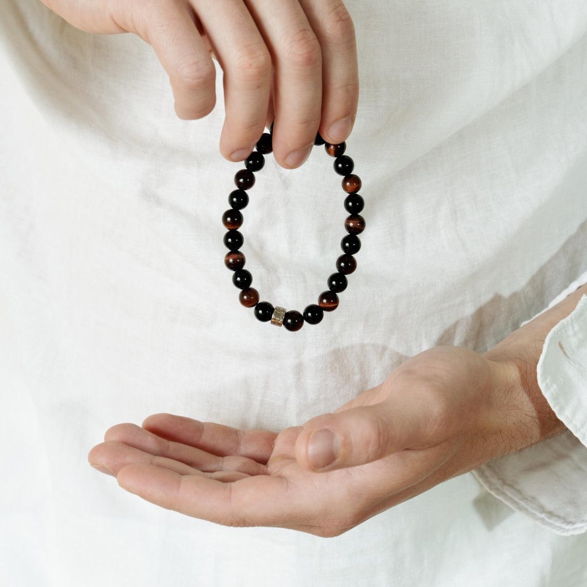 Bracelet « Force & Puissance » en Oeil de Tigre Rouge et Onyx Noir