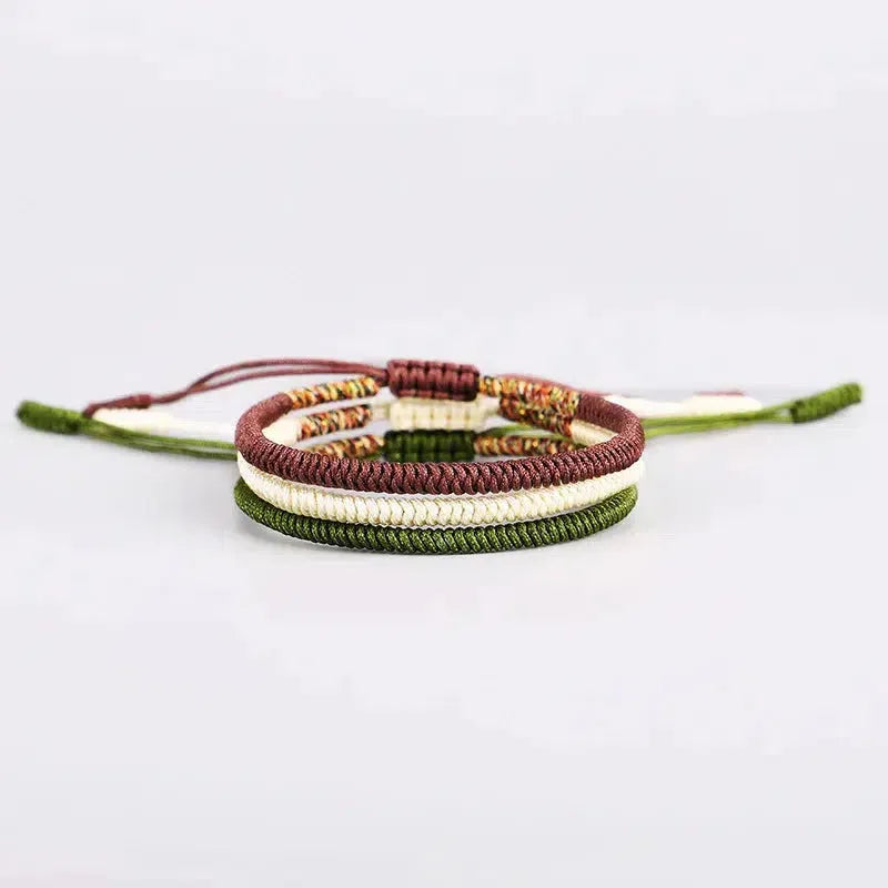 Bracelets bouddhistes porte-bonheur faits à la main