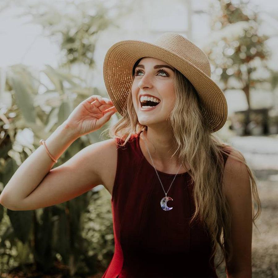 Pendentif «Éclat et Harmonie Spirituelle» des 7 Chakras en forme de Lune et Arbre de Vie