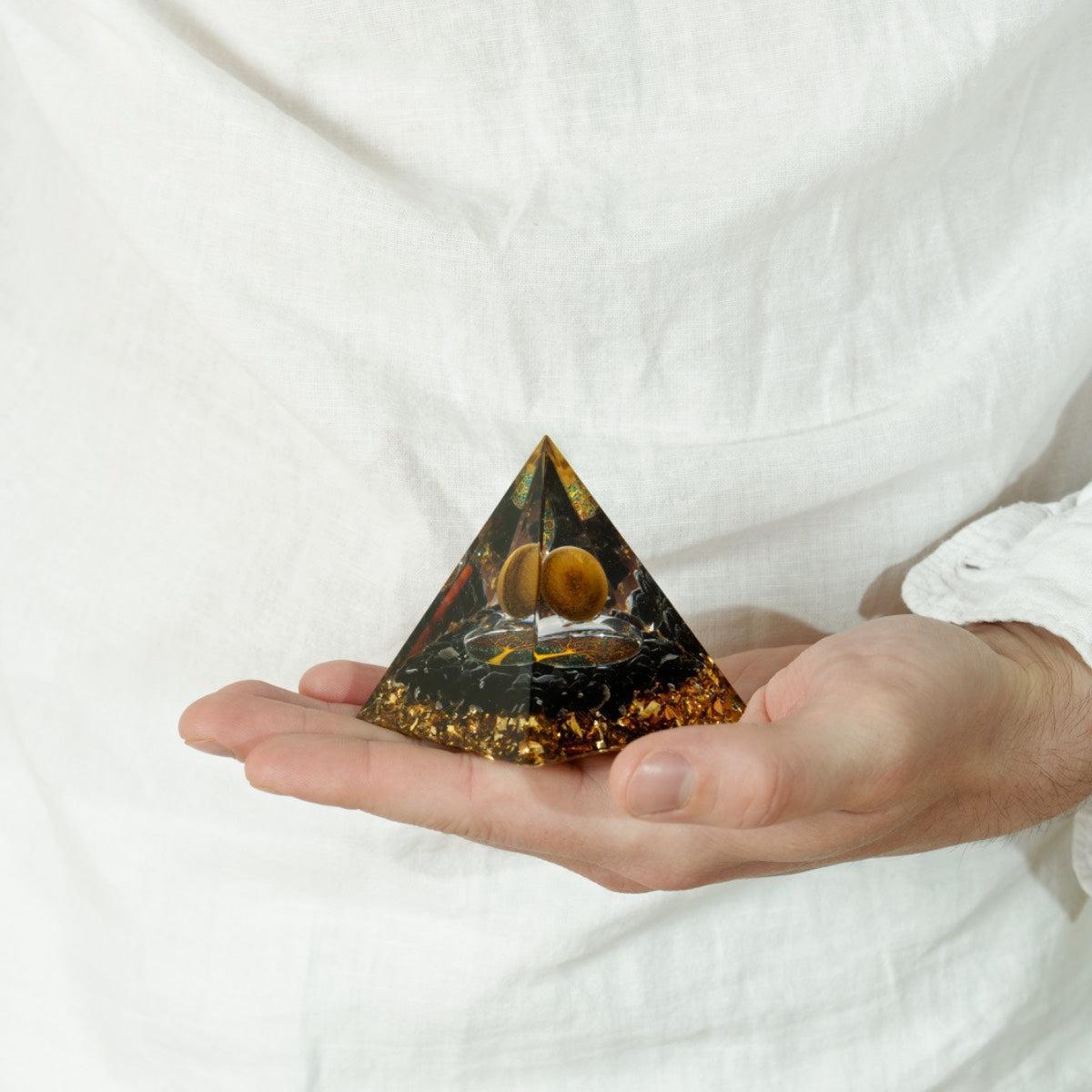 Pyramide Orgonite sphère Œil de tigre, Obsidienne et feuille d’or