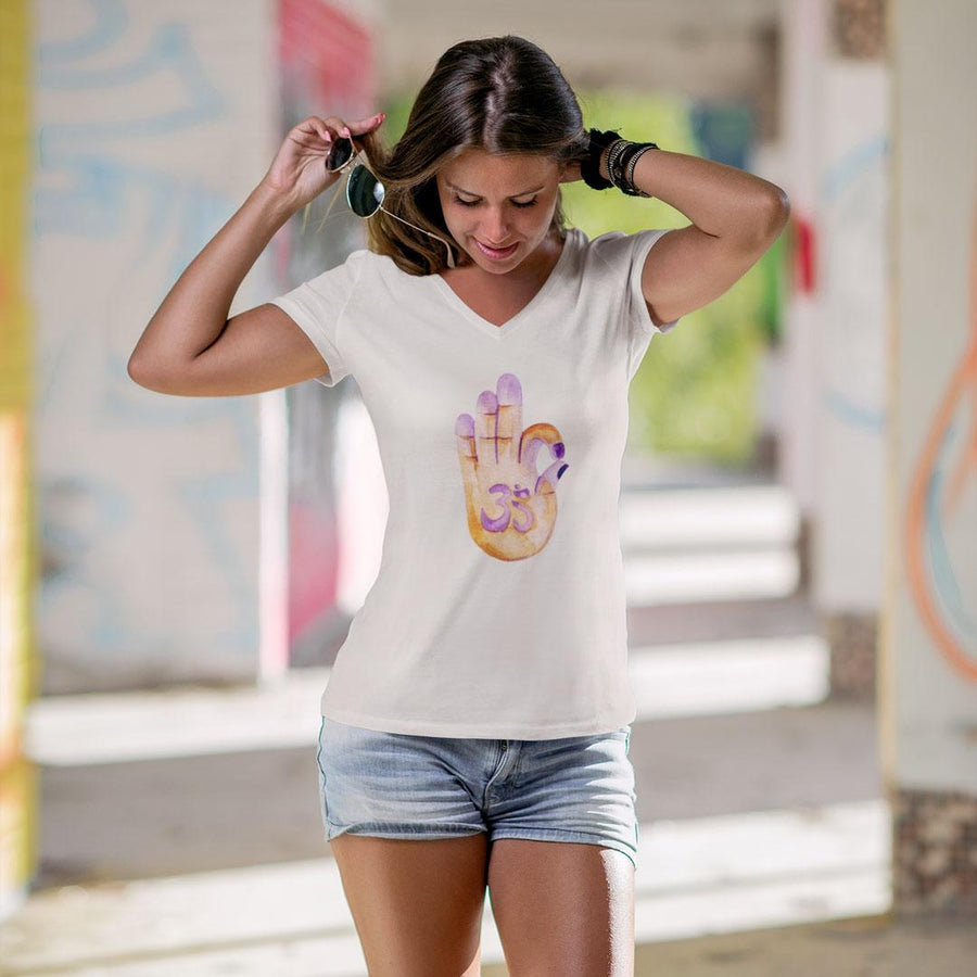 T-shirt col V en coton bio pour femme «Om Mudra»