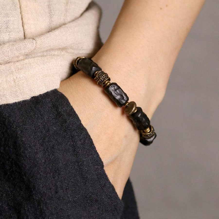 Bracelet en bois d’ébène et cuivre martelé