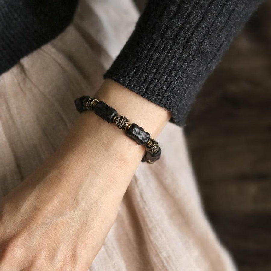 Bracelet en bois d’ébène et cuivre martelé