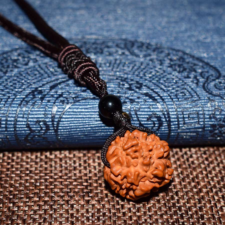 Collier pendentif bouddhiste perle de Rudraksha naturelle