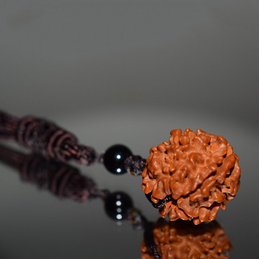 Collier pendentif bouddhiste perle de Rudraksha naturelle