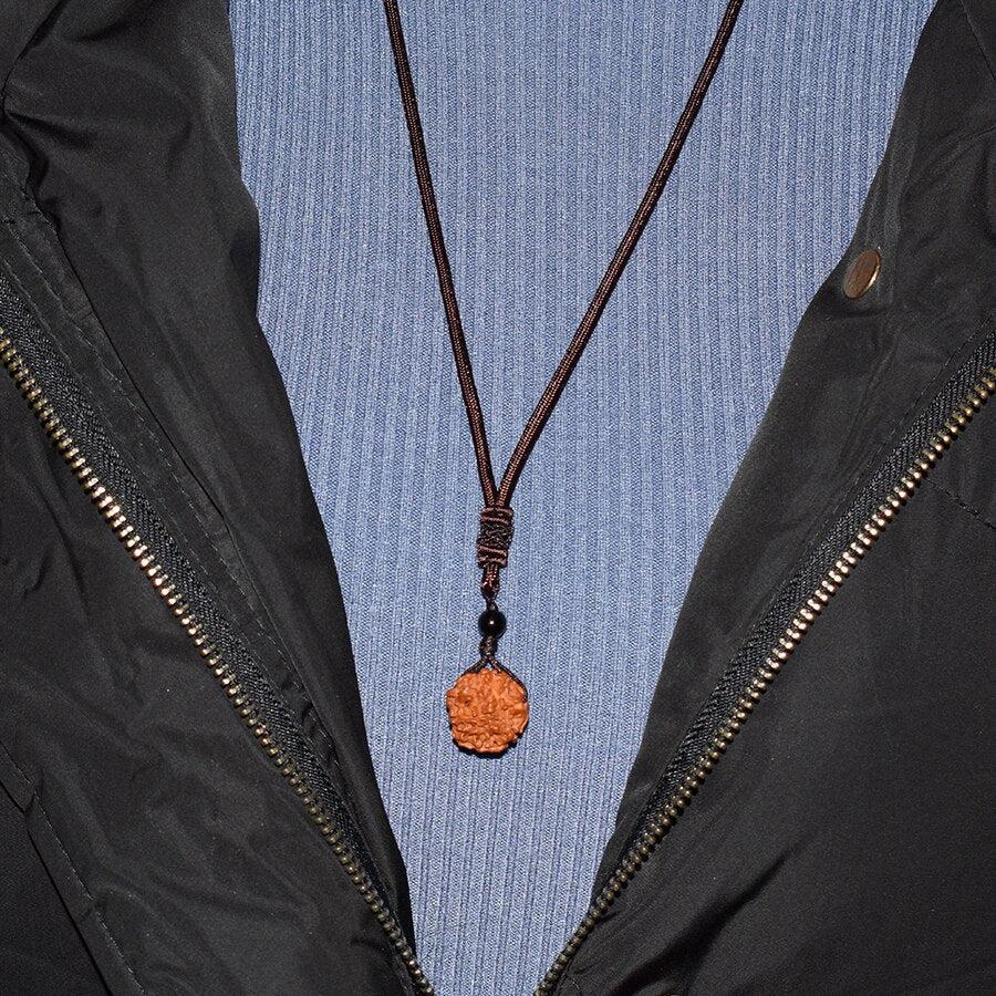 Collier pendentif bouddhiste perle de Rudraksha naturelle