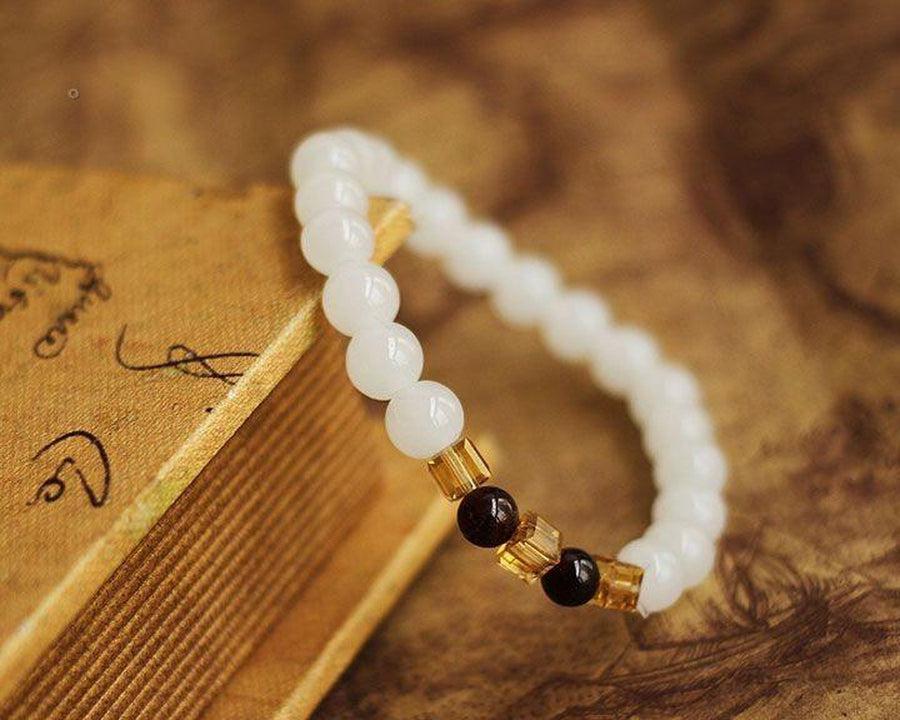 Bracelet «Vitalité et Confiance» en Calcédoine blanche et Grenat naturel