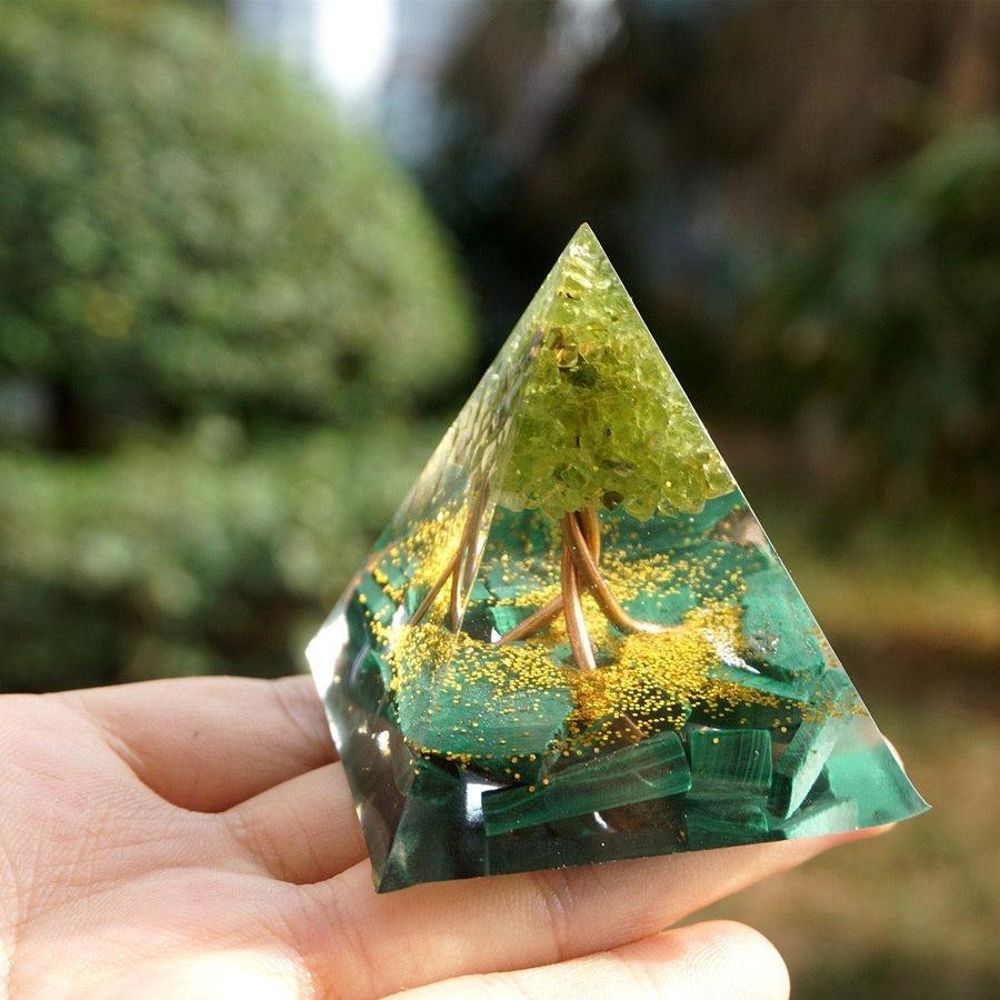 Pyramide Orgonite «Arbre de Vie» Malachite, Péridot et feuilles d’or