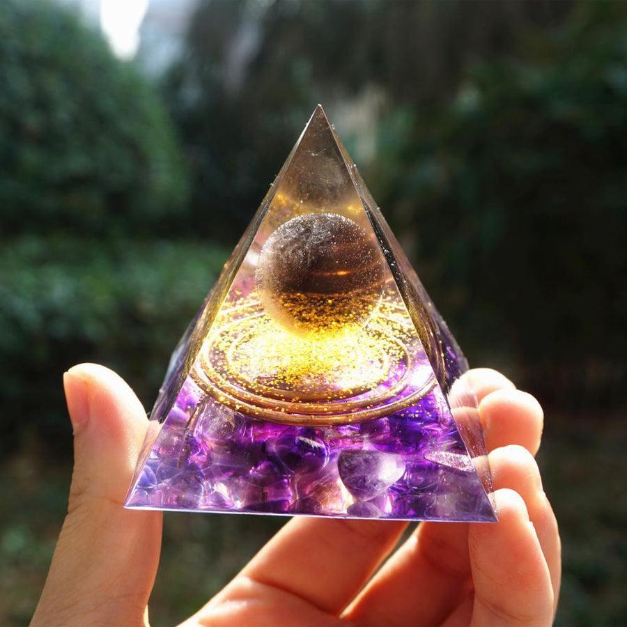Pyramide Orgonite Cristal Smoky, Améthyste et feuilles d’or