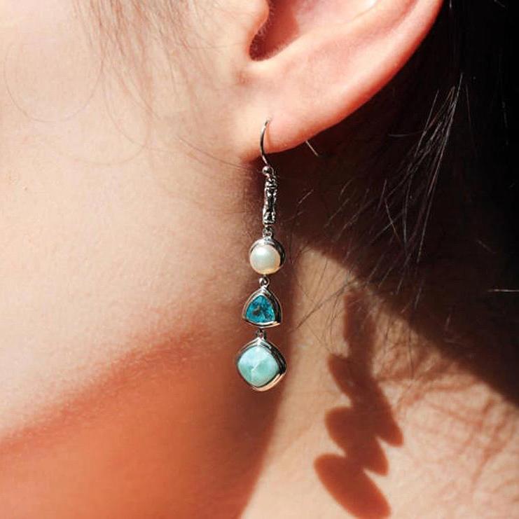 Boucle d'oreille Larimar portée