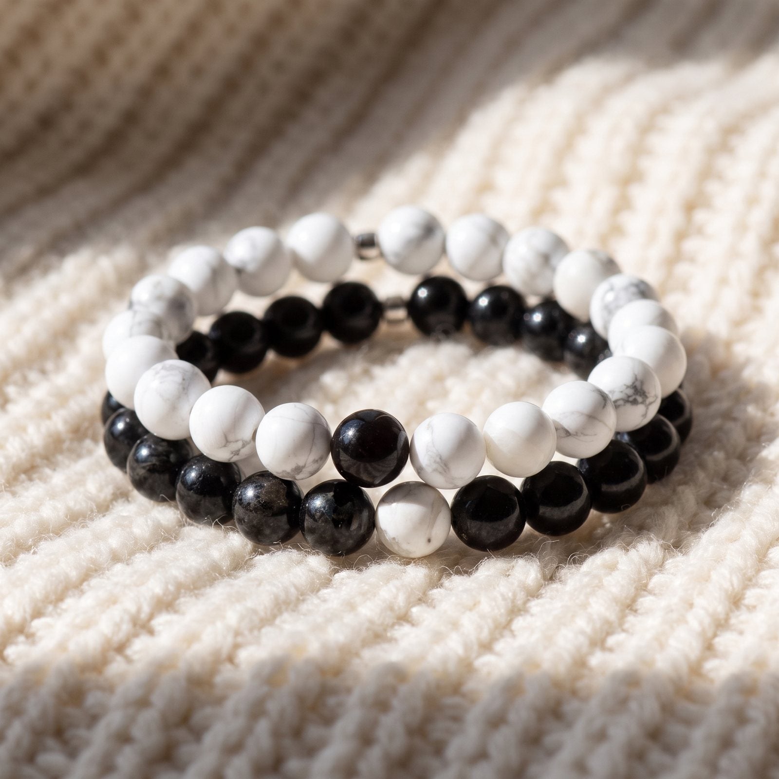 Bracelets Distance™ en Howlite Blanche et Agate Noire