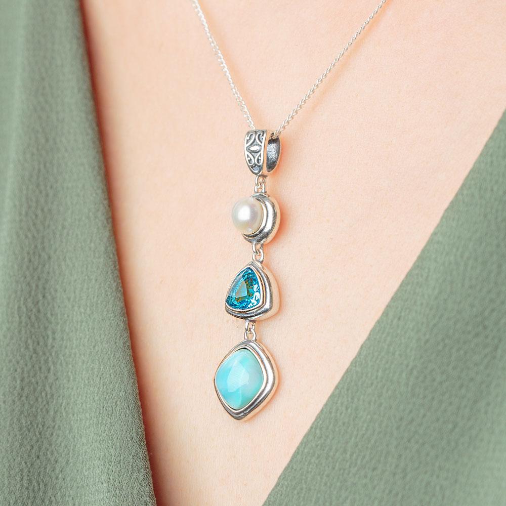 Collier Larimar porté