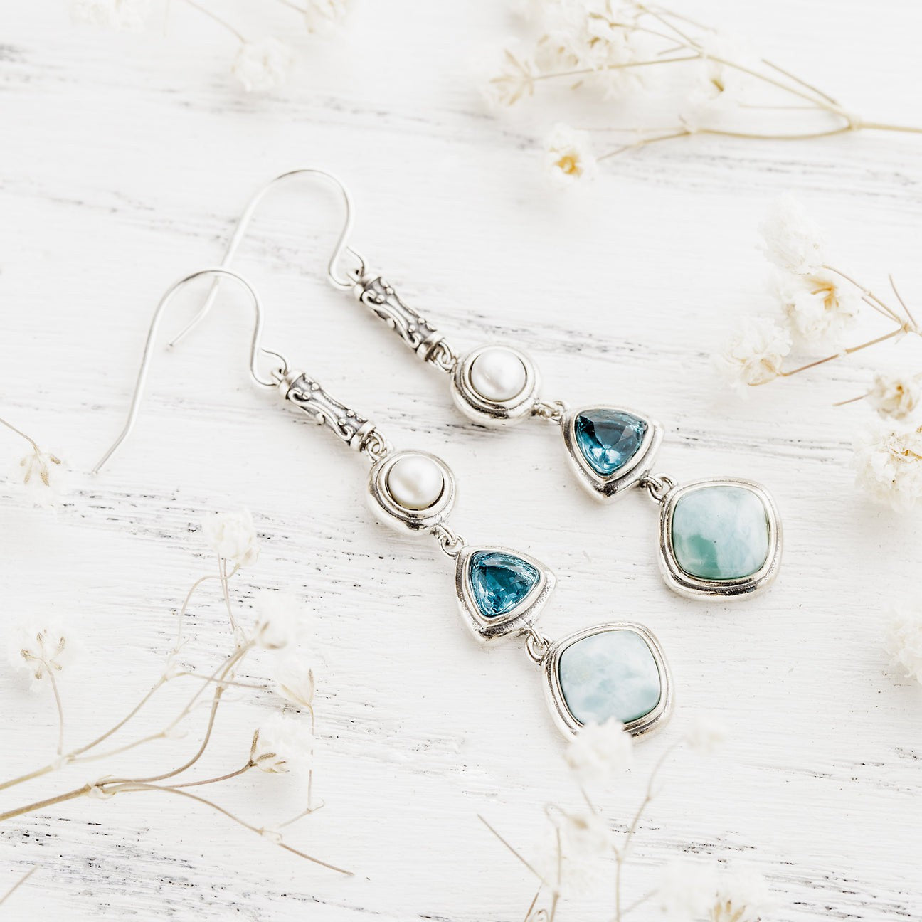 Boucles d'oreilles Larimar posées