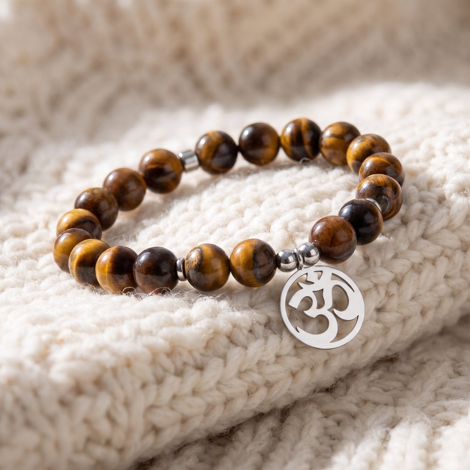 Bracelet en Oeil de Tigre "OM"