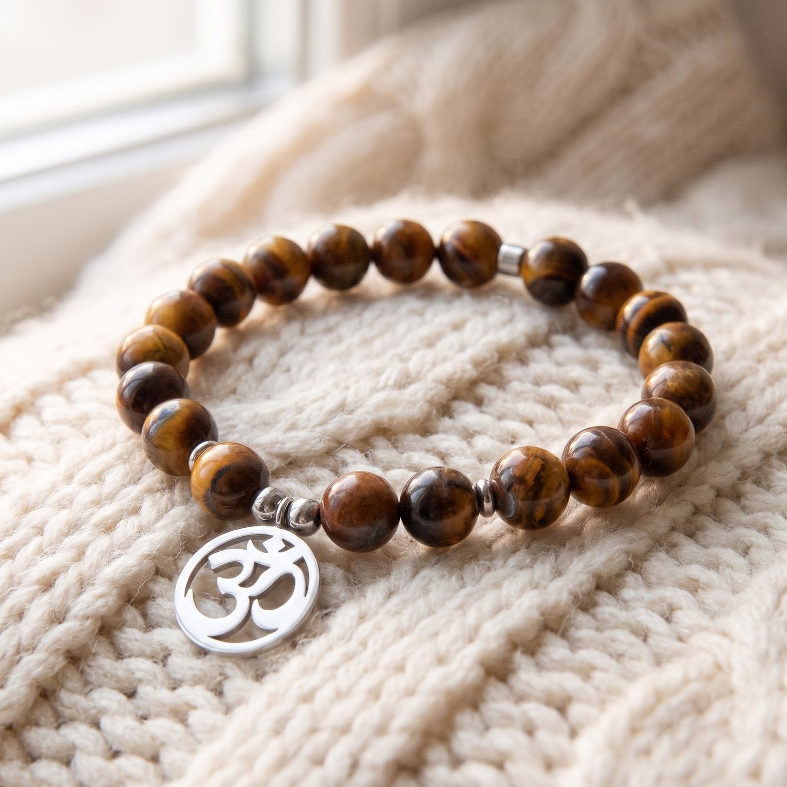 Bracelet en Oeil de Tigre "OM"