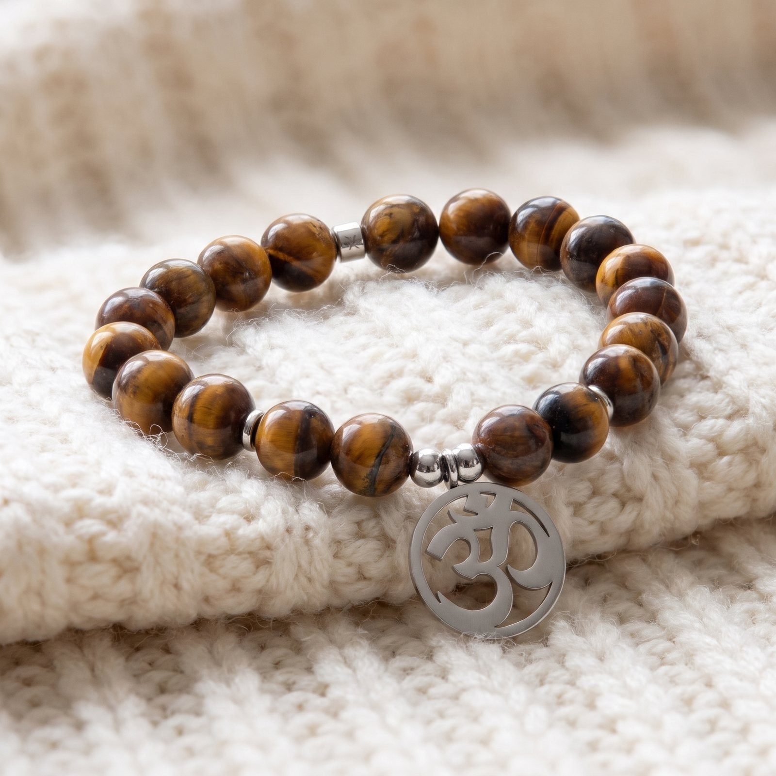 Bracelet en Oeil de Tigre "OM"