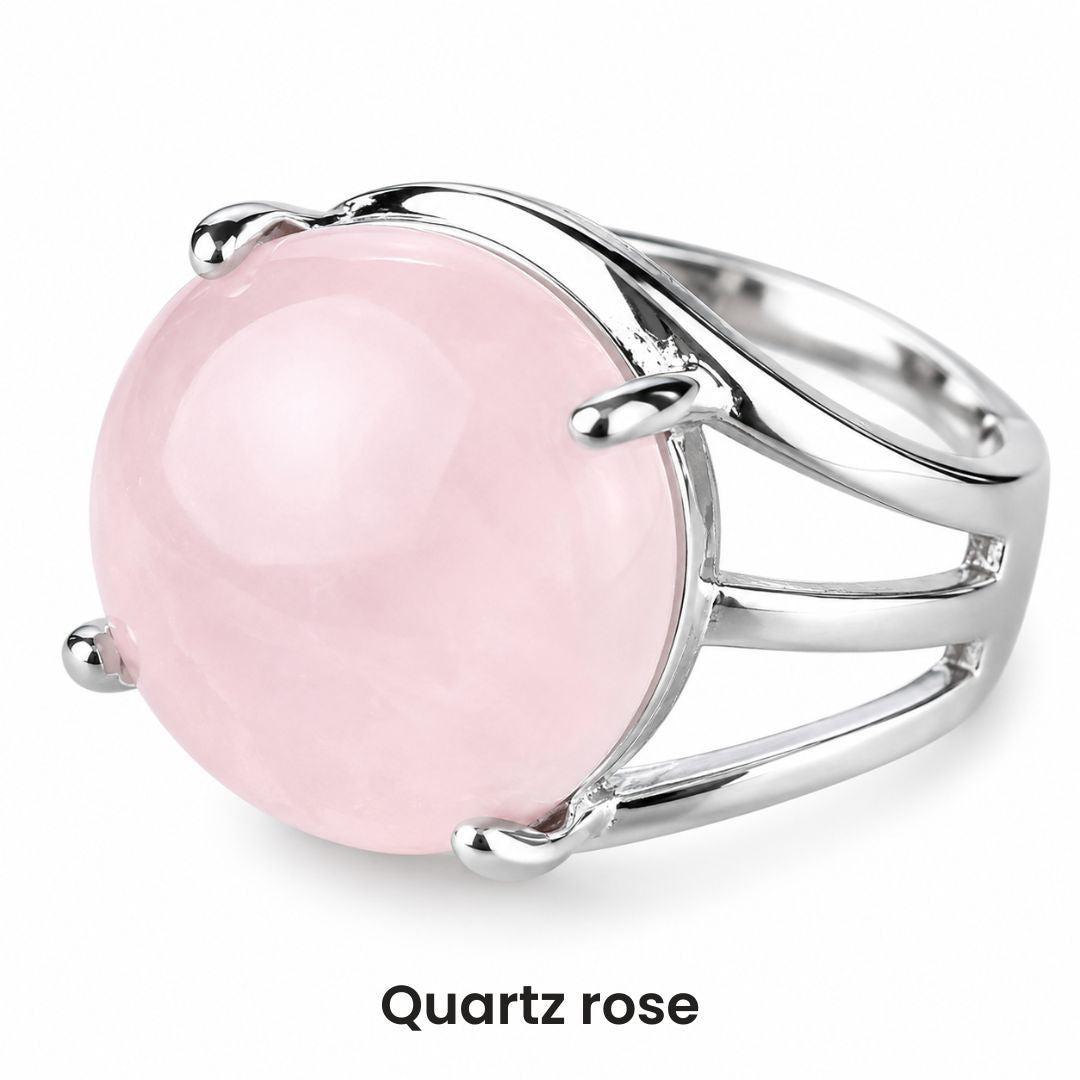 Bague cabochon en pierre sertie griffes