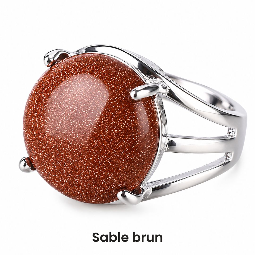 Bague cabochon en pierre sertie griffes