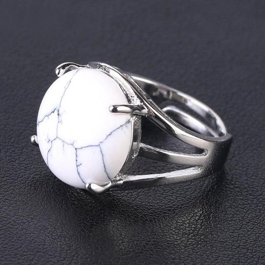 Bague cabochon en pierre sertie griffes