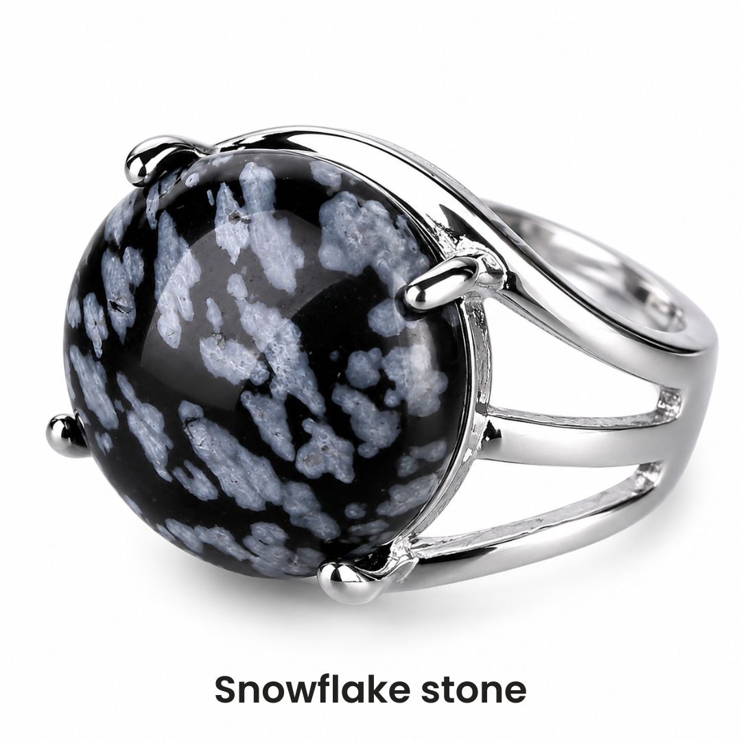 Bague cabochon en pierre sertie griffes
