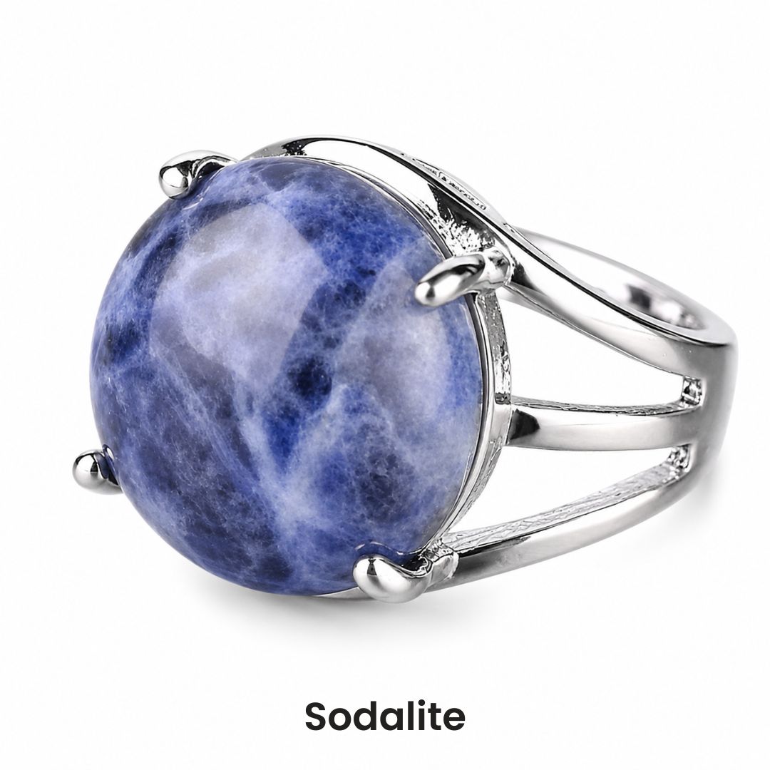Bague cabochon en pierre sertie griffes