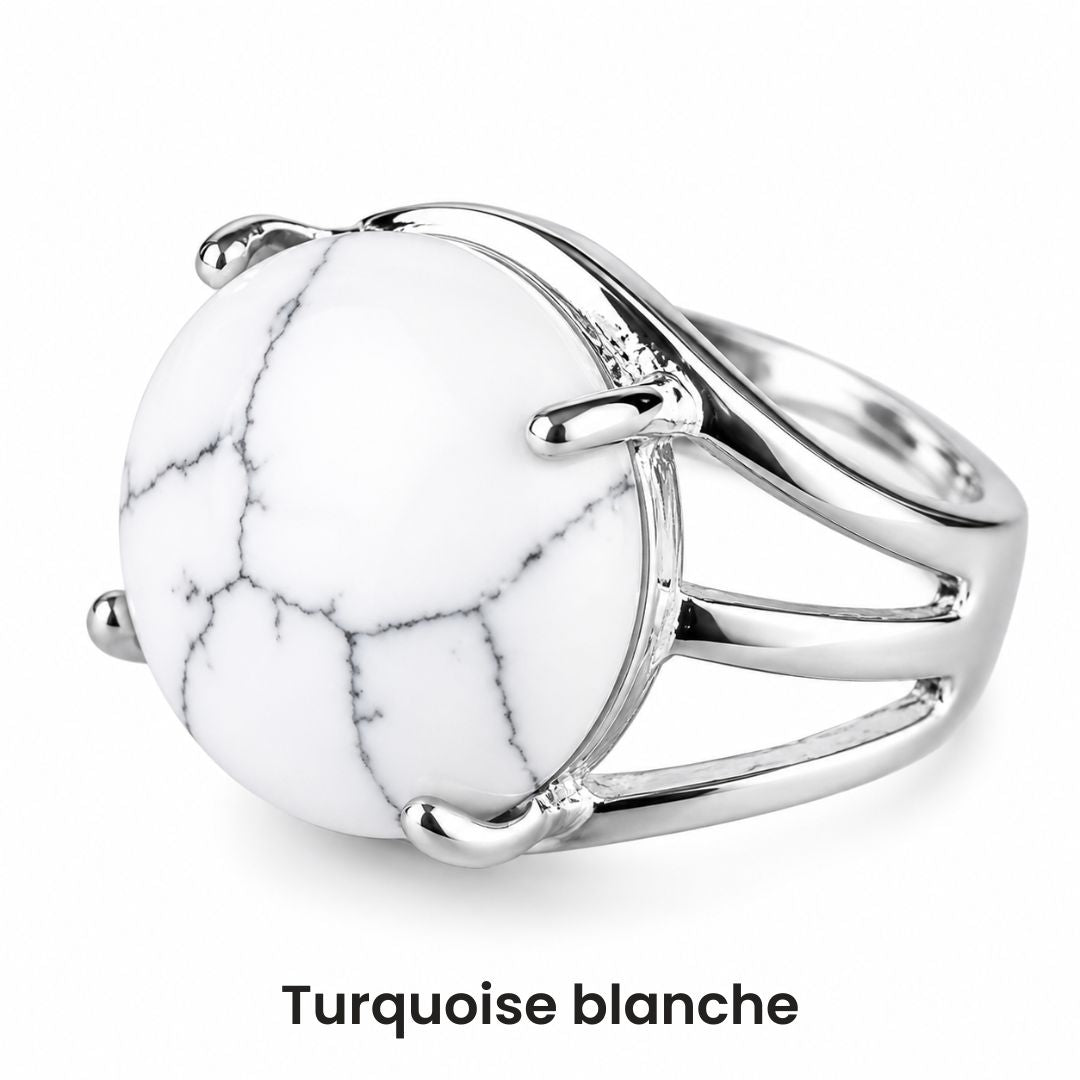 Bague cabochon en pierre sertie griffes