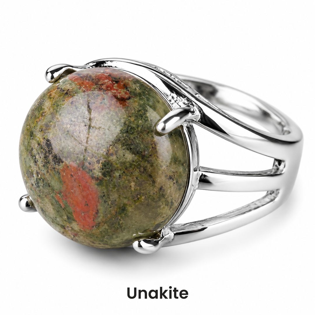 Bague cabochon en pierre sertie griffes