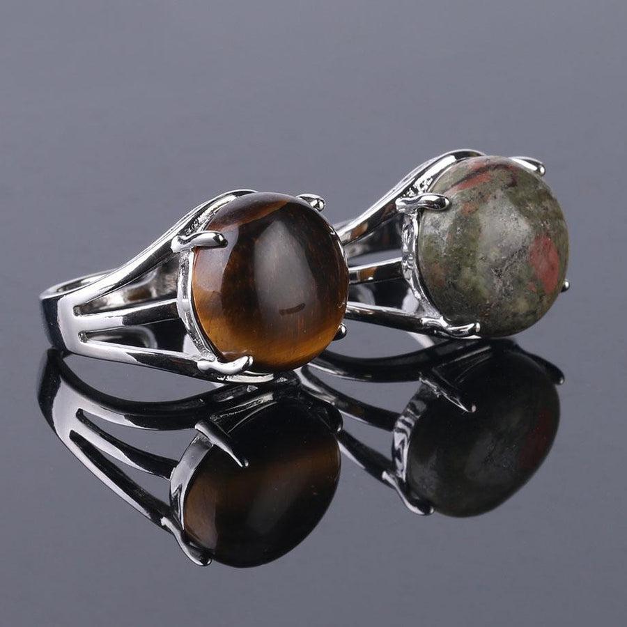 Bague cabochon en pierre sertie griffes