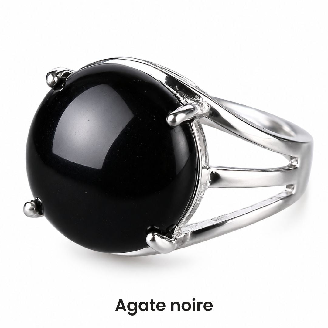 Bague cabochon en pierre sertie griffes