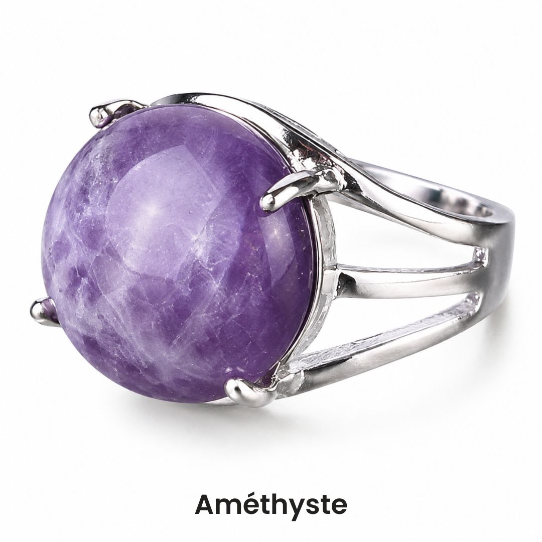 Bague cabochon en pierre sertie griffes