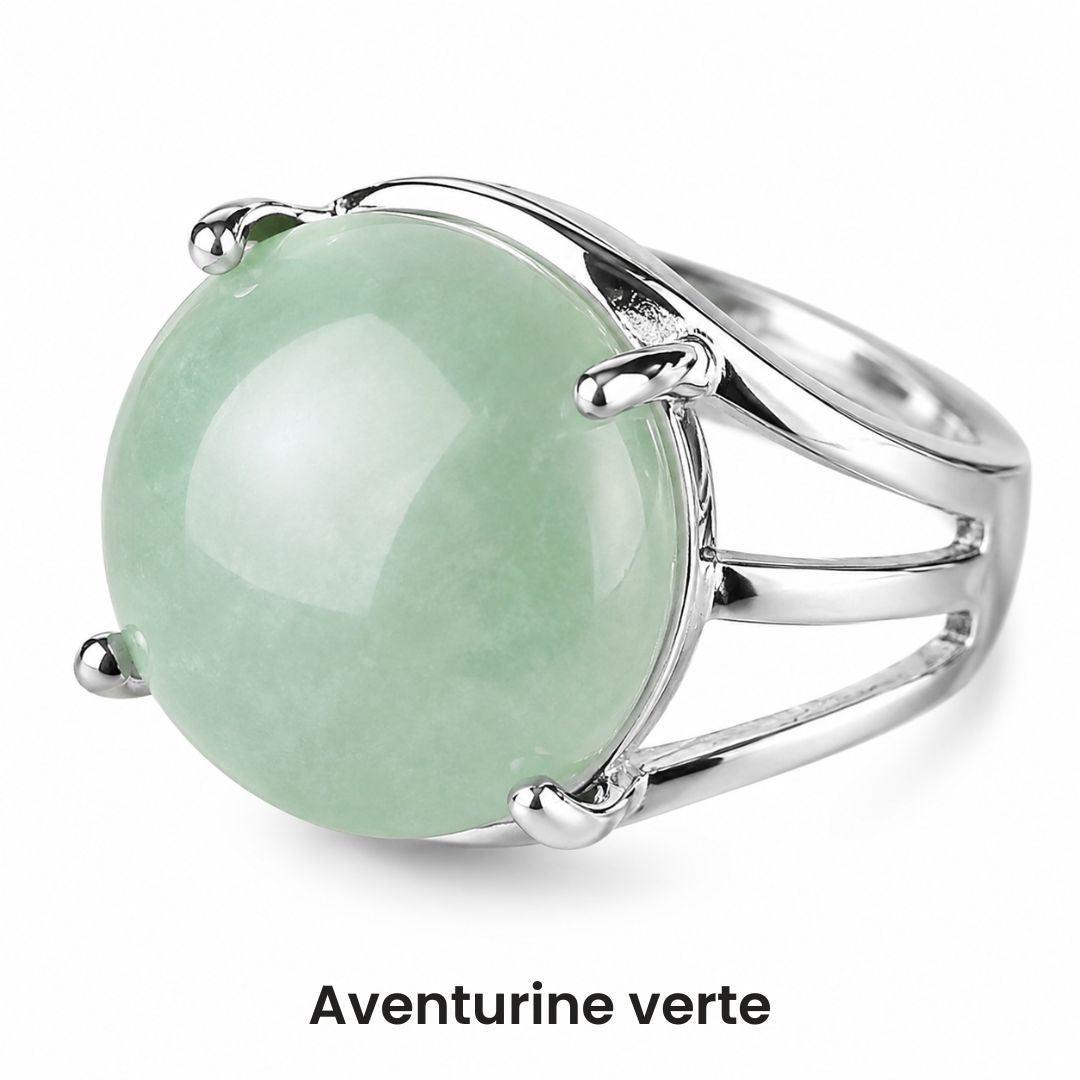 Bague cabochon en pierre sertie griffes