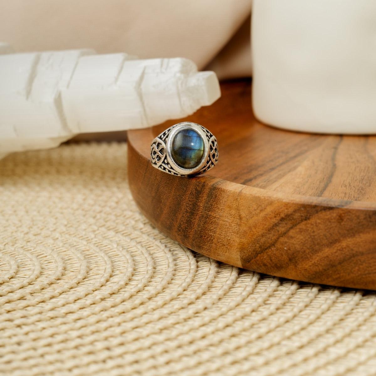 Bague de style antique en Labradorite (taille ajustable)