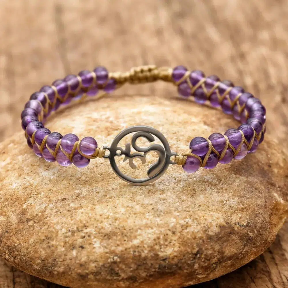 Bracelet en Améthyste avec le Symbole « OM »