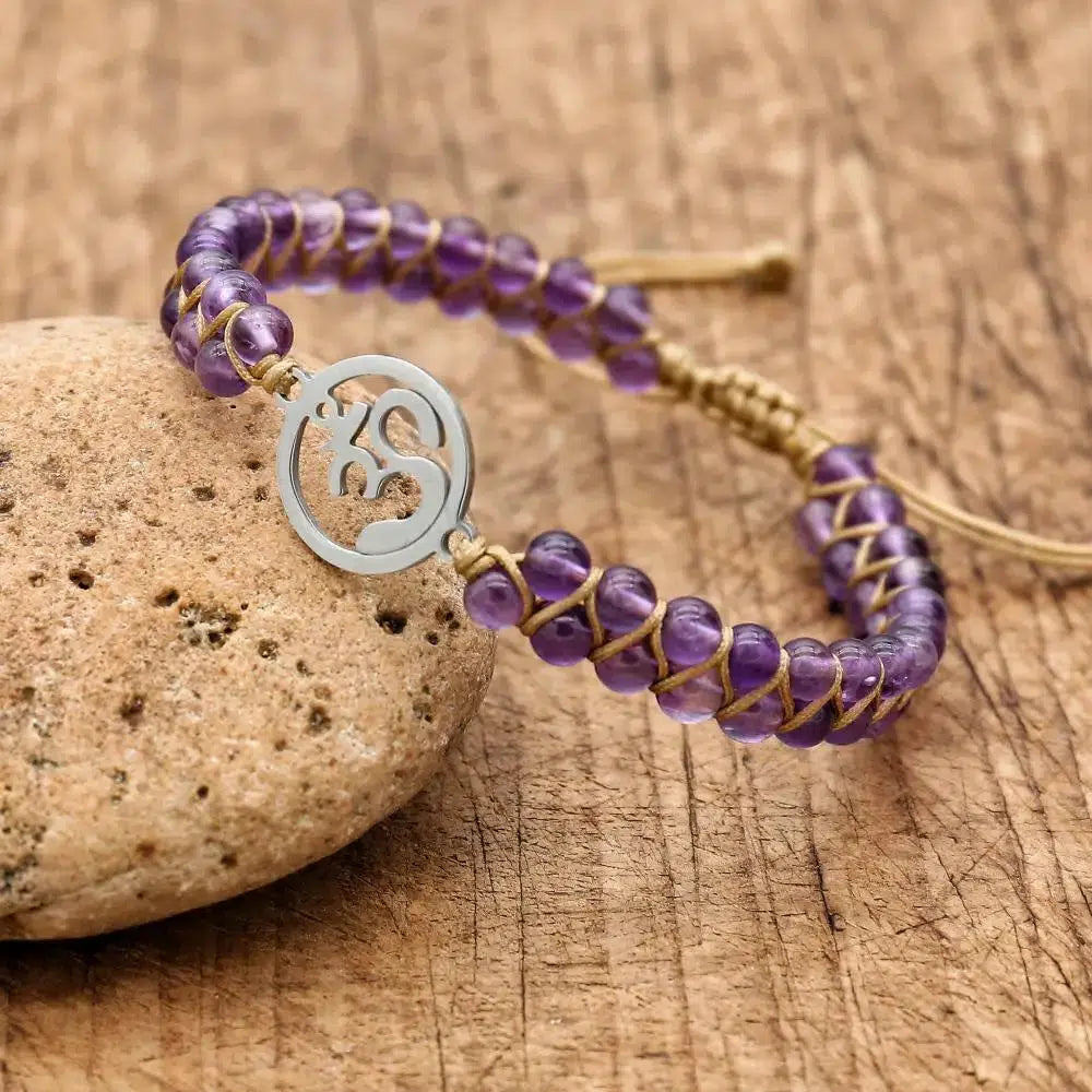 Bracelet en Améthyste avec le Symbole « OM »