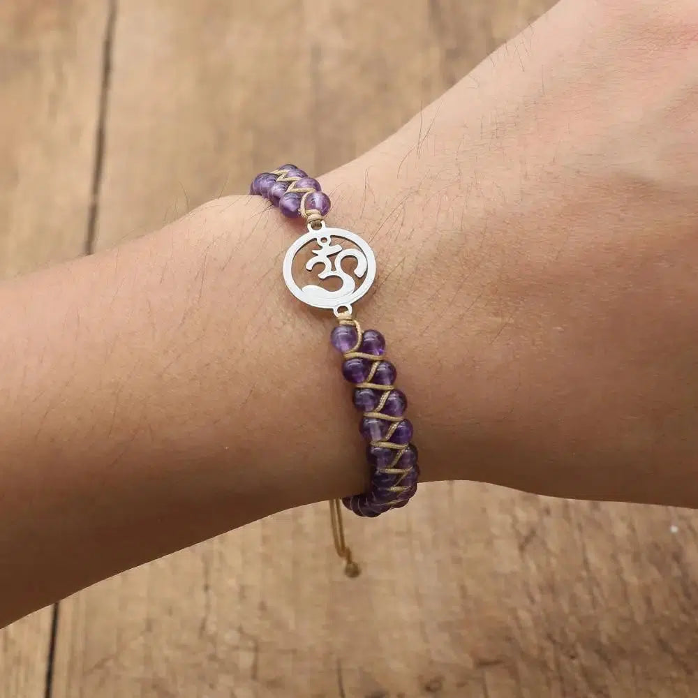 Bracelet en Améthyste avec le Symbole « OM »