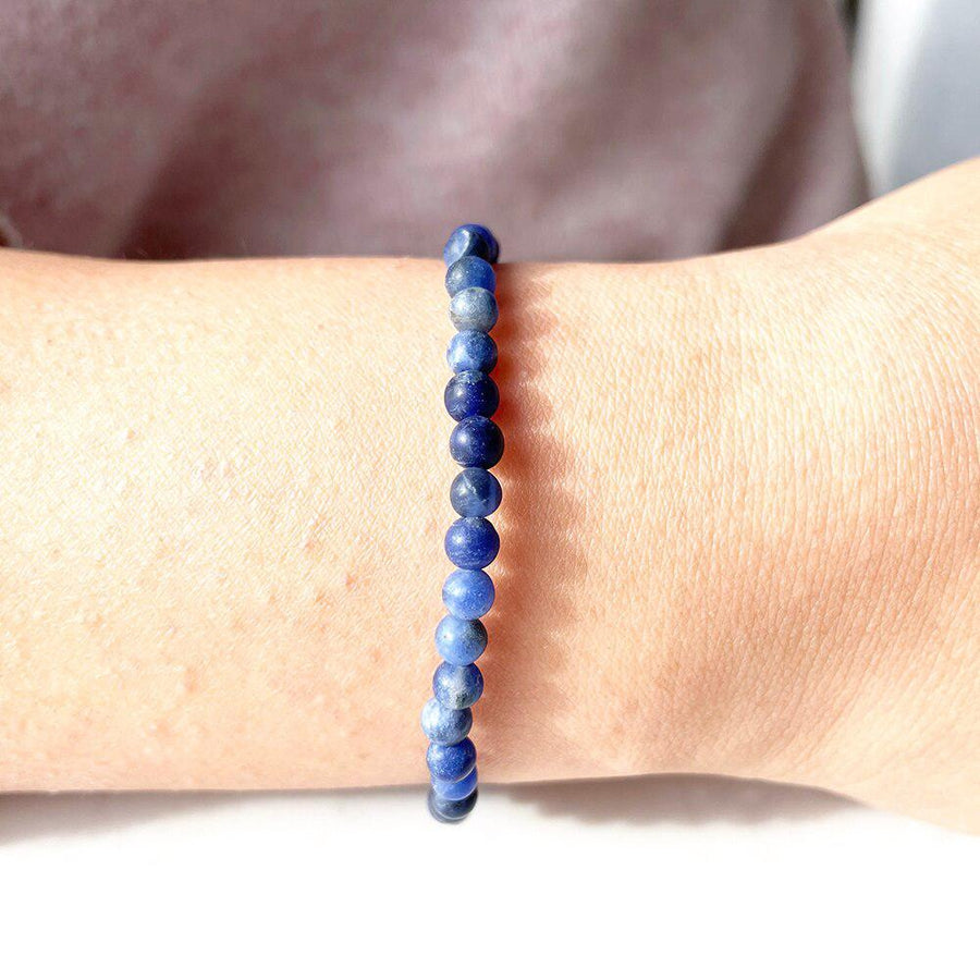 Bracelet en mini pierres de Sodalite brésilienne mate