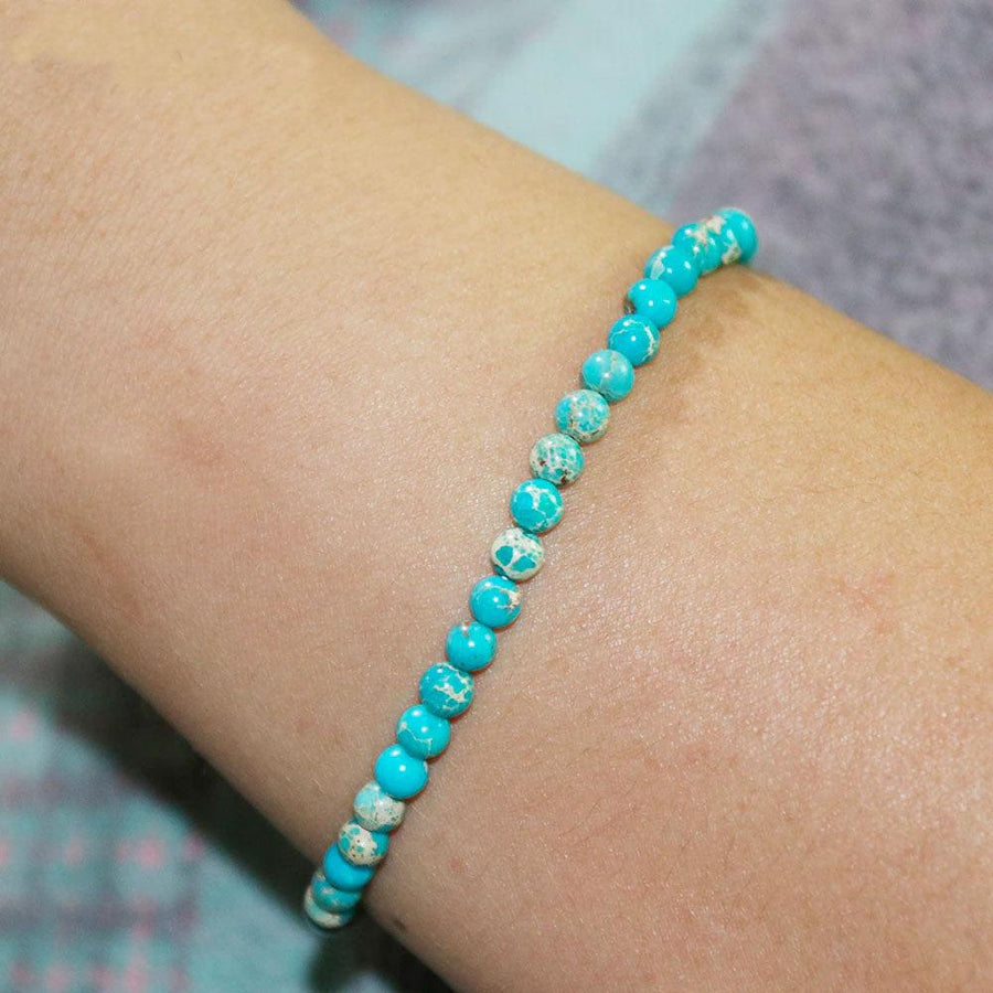 Bracelet en mini pierres de Turquoise