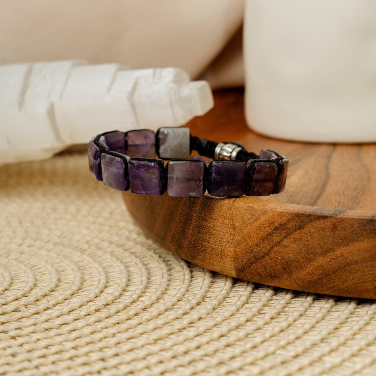 Bracelet type Shamballa en pierres d'Améthyste carrées