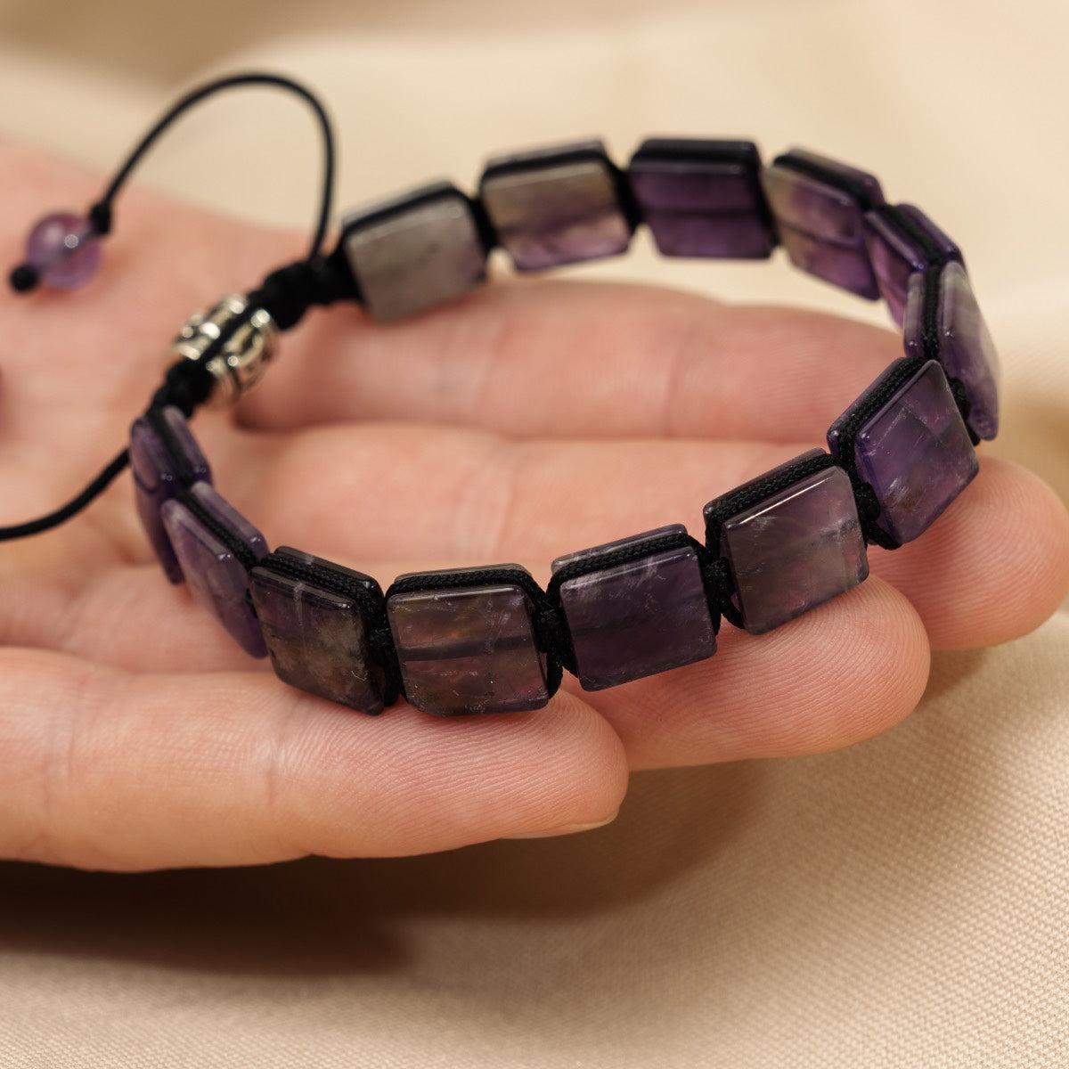 Bracelet type Shamballa en pierres d'Améthyste carrées