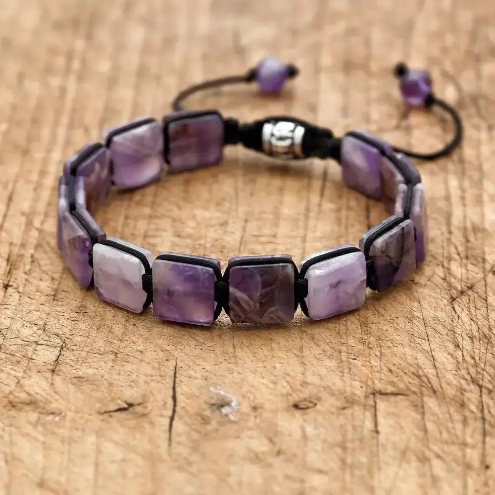 Bracelet type Shamballa en pierres d'Améthyste carrées