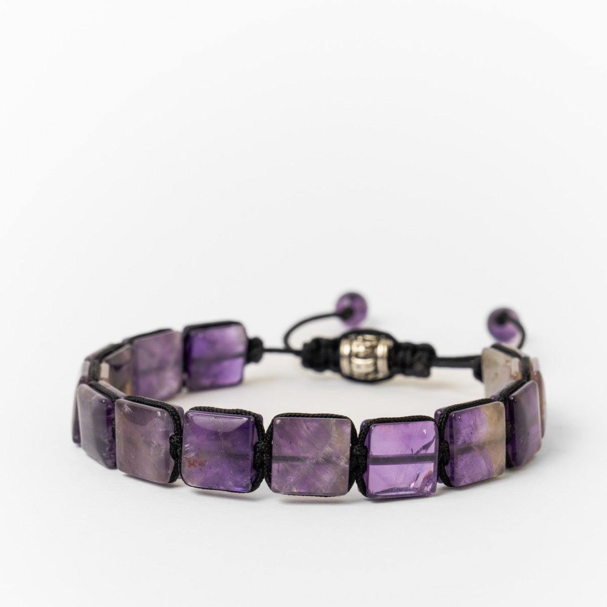 Bracelet type Shamballa en pierres d'Améthyste carrées
