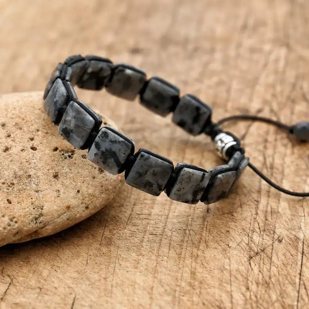 Bracelet type Shamballa en pierres de Labradorite carrées