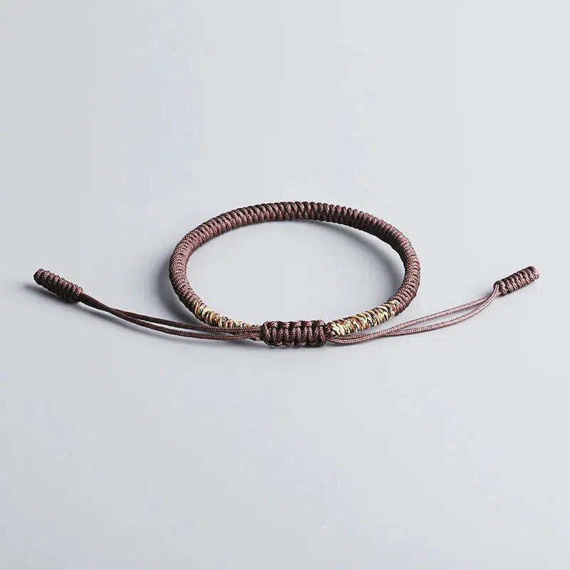 Bracelets bouddhistes porte-bonheur faits à la main