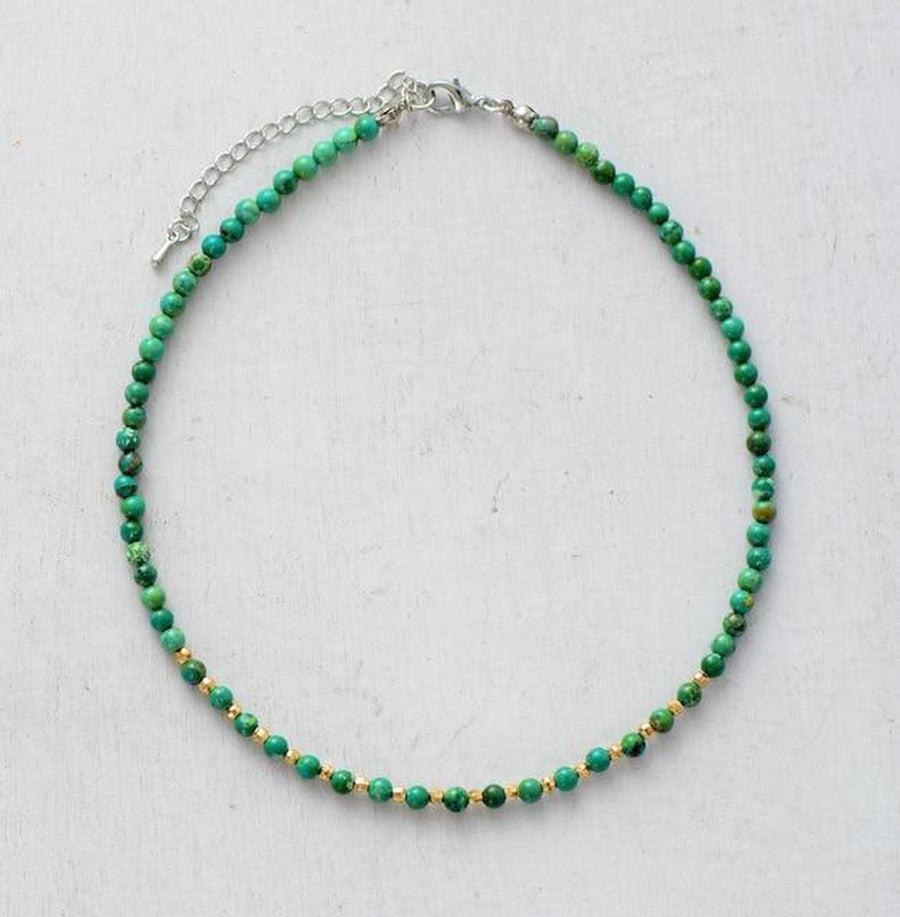 Collier de perles ras du cou