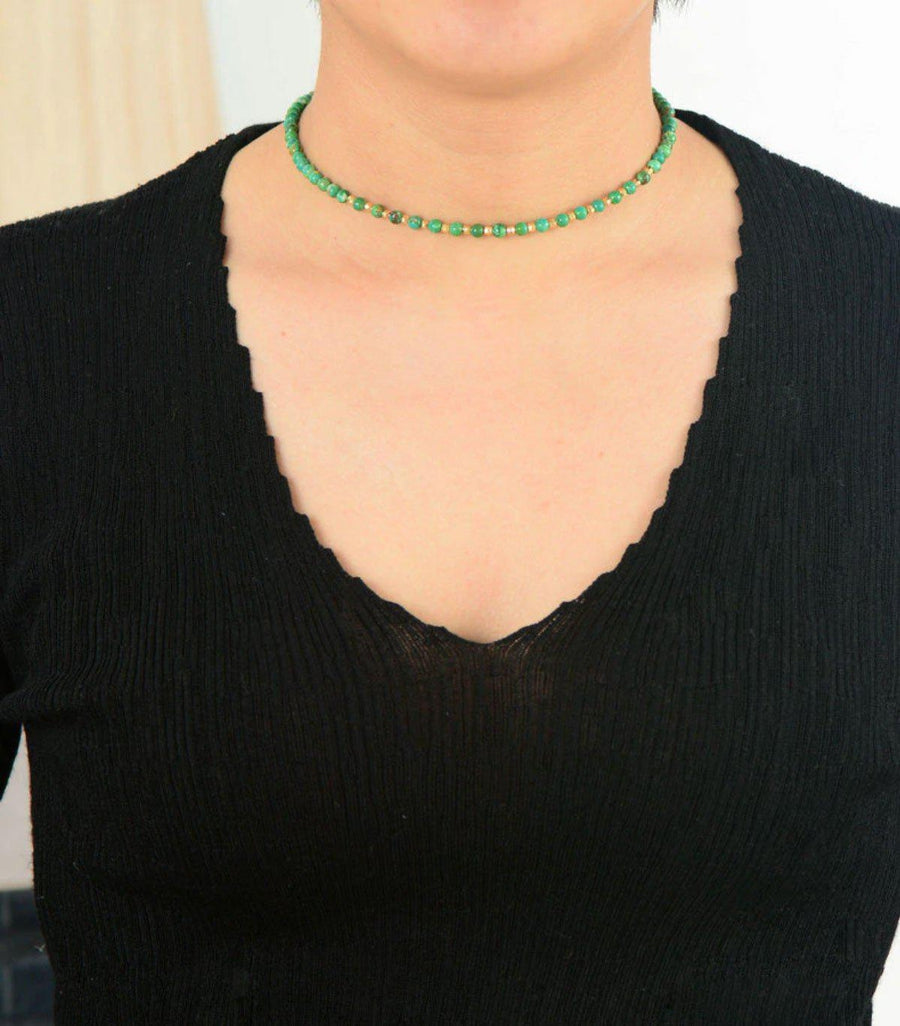 Collier de perles ras du cou