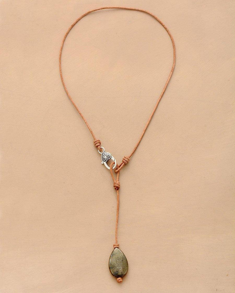 Collier en cuir véritable et galet de Pyrite