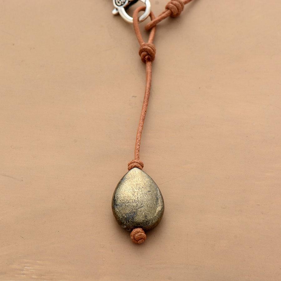 Collier en cuir véritable et galet de Pyrite