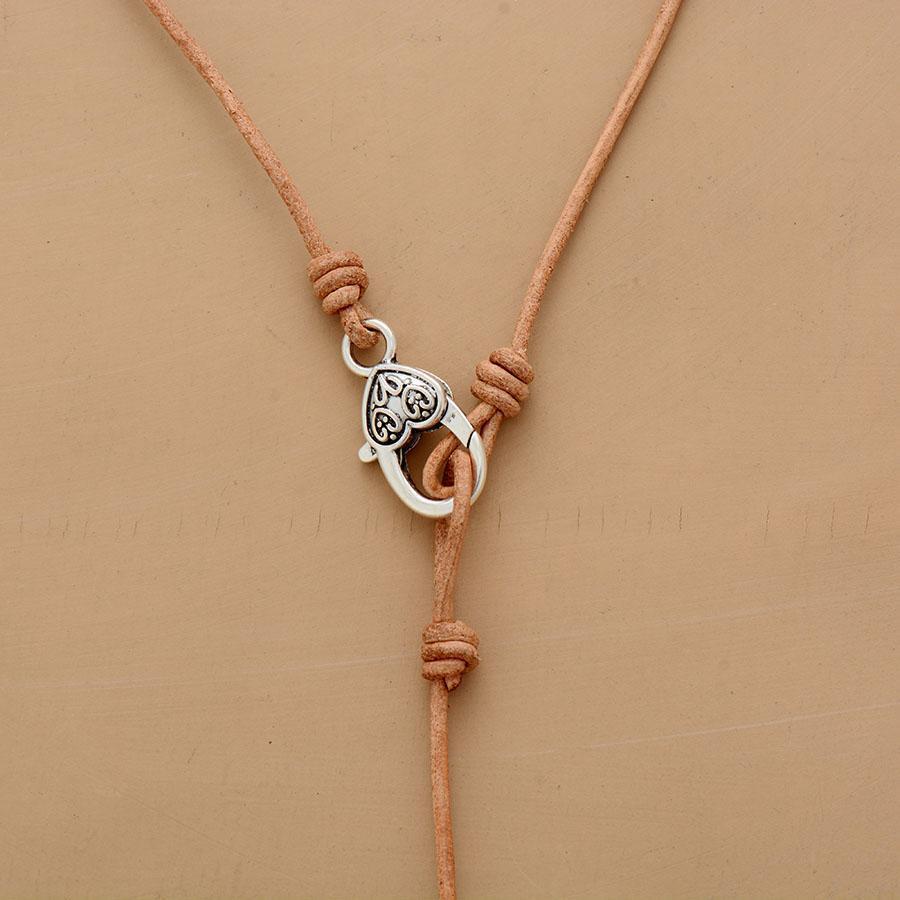 Collier en cuir véritable et galet de Pyrite